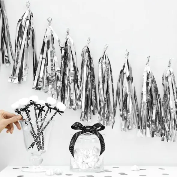 Girlang med Tofsar Silver