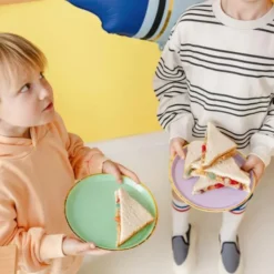 Papperstallrikar Färgmix med Guldkant 6-pack