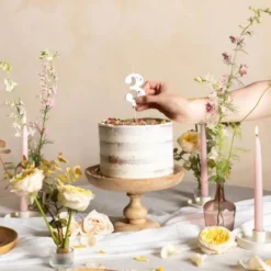 Vit Tårtljus med Blomblad (Siffra 0)